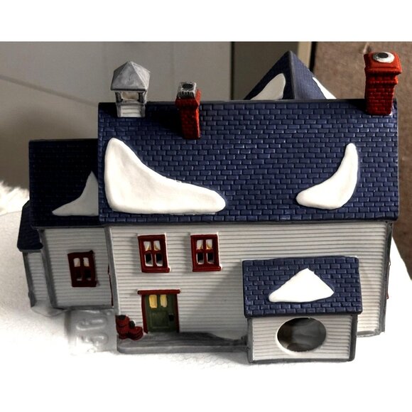 New England Village Series Pennsylvania Dutch Farmhouse Porcelain Lighted House - Picture 1 of 6